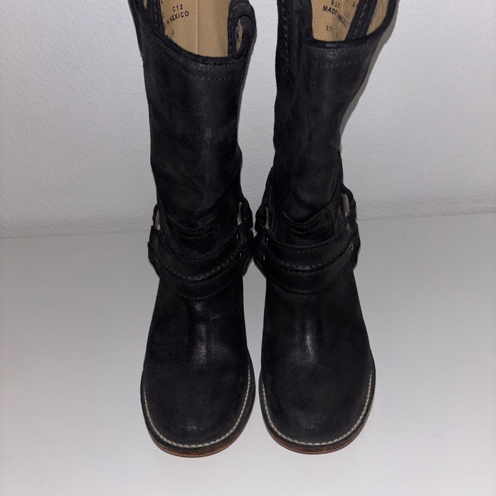 Frye Carmen Harness Boots Black Textured Leather Heel Moto Biker Size 6 B 77374 - Picture 2 of 8